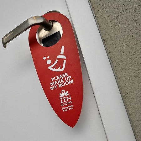 Zen Hostel Alun-Alun Sarinah Malang Dış mekan fotoğraf