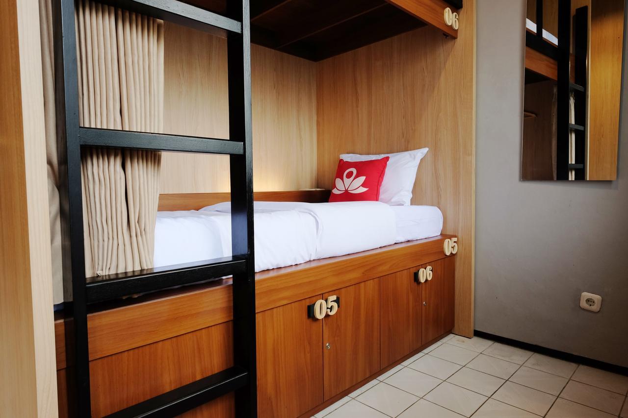 Zen Hostel Alun-Alun Sarinah Malang Dış mekan fotoğraf