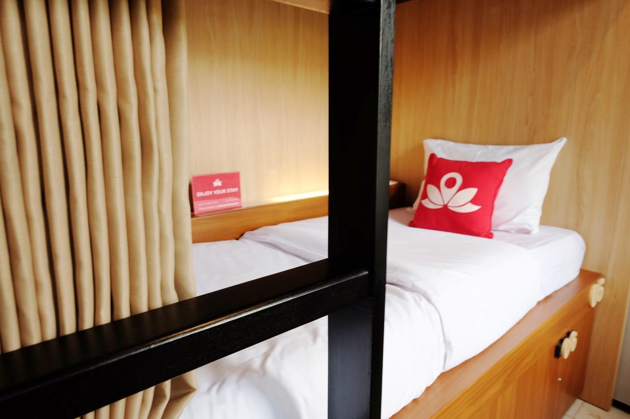 Zen Hostel Alun-Alun Sarinah Malang Dış mekan fotoğraf