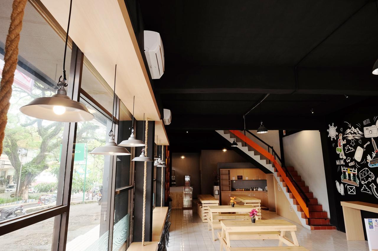 Zen Hostel Alun-Alun Sarinah Malang Dış mekan fotoğraf