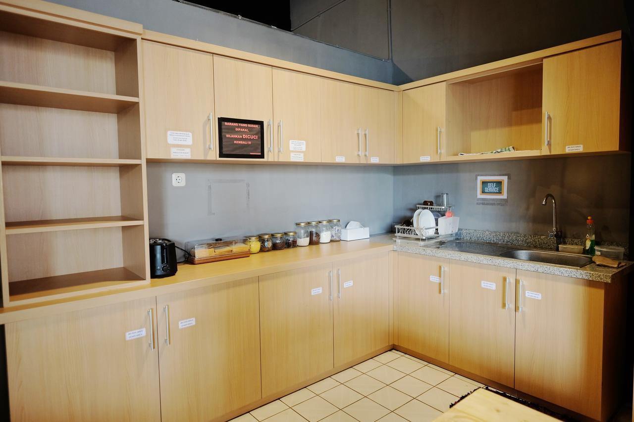 Zen Hostel Alun-Alun Sarinah Malang Dış mekan fotoğraf