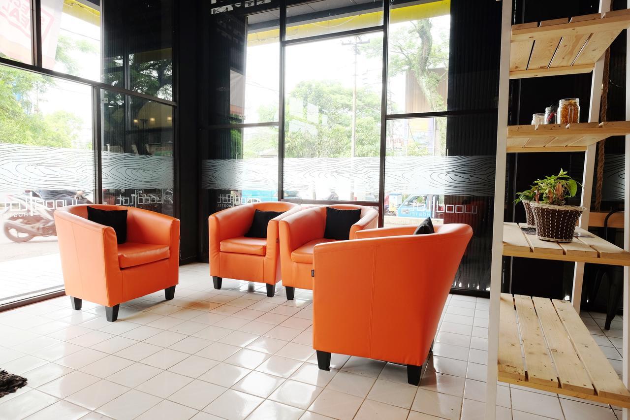 Zen Hostel Alun-Alun Sarinah Malang Dış mekan fotoğraf