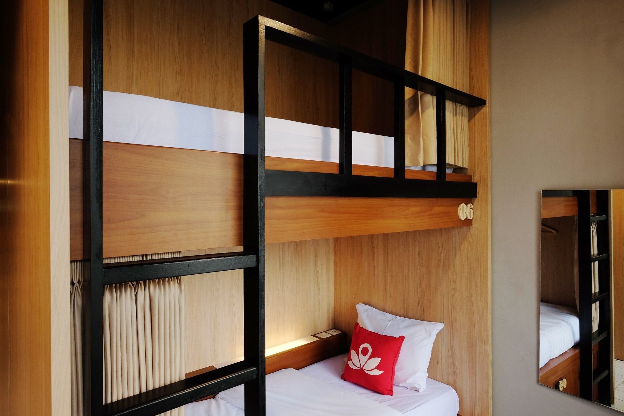 Zen Hostel Alun-Alun Sarinah Malang Dış mekan fotoğraf