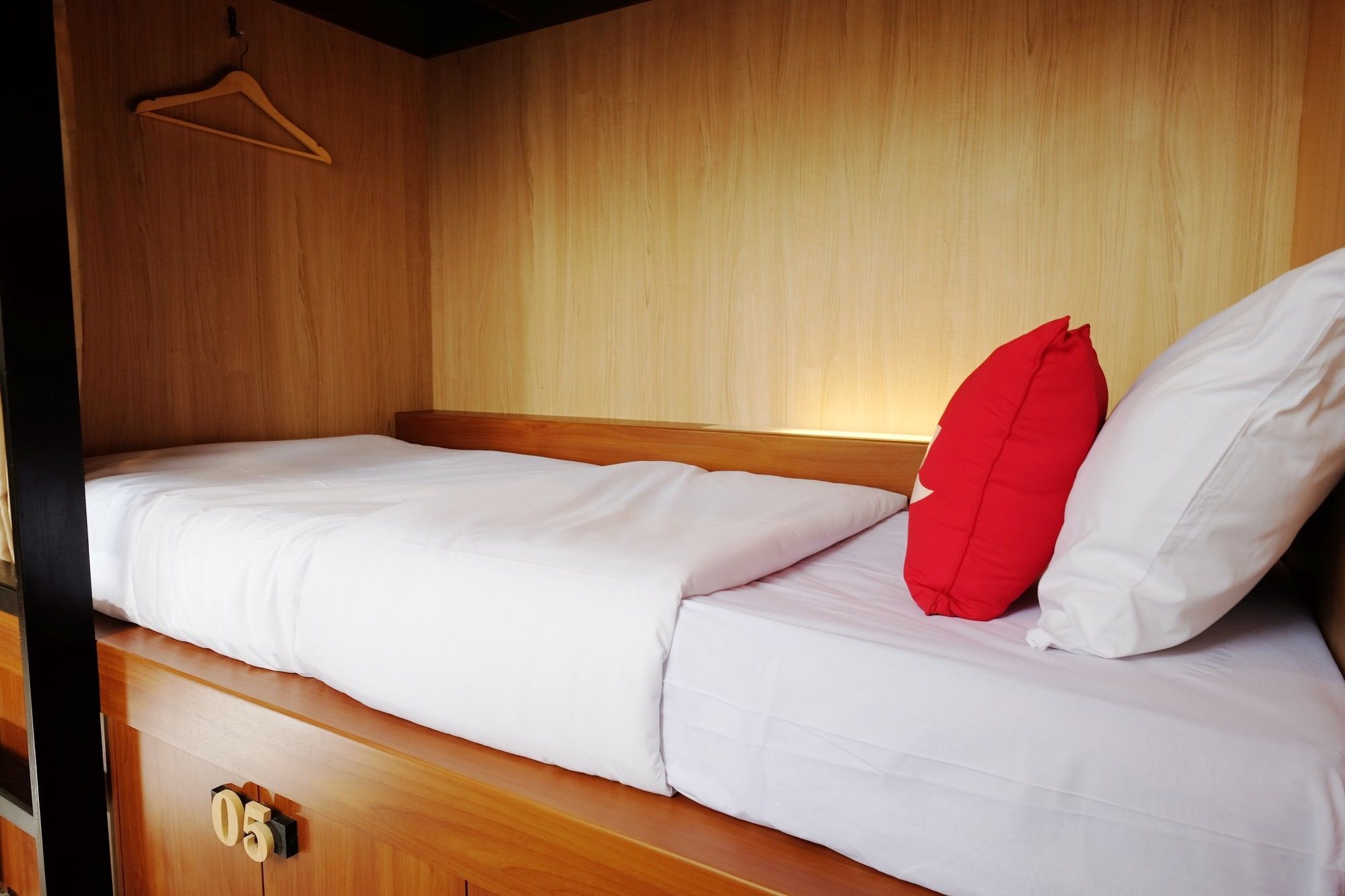 Zen Hostel Alun-Alun Sarinah Malang Dış mekan fotoğraf