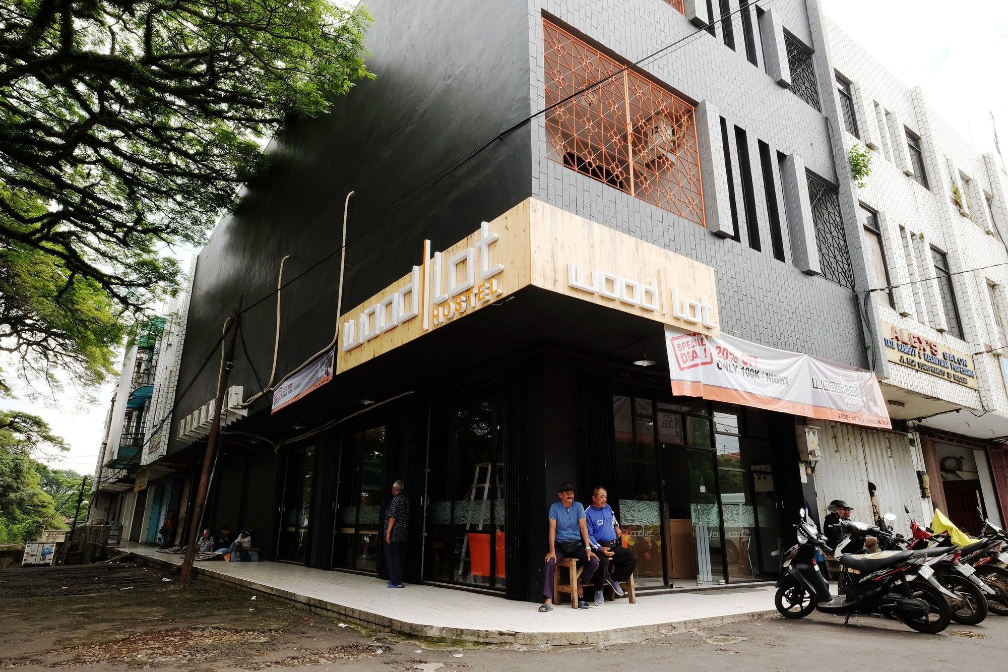 Zen Hostel Alun-Alun Sarinah Malang Dış mekan fotoğraf